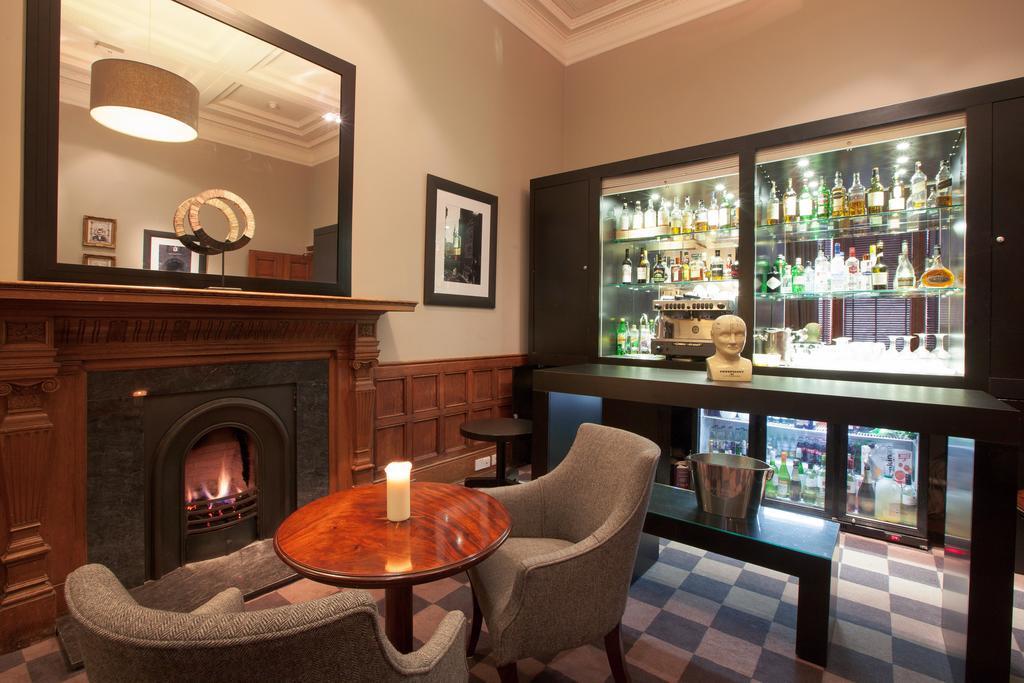 ホテル ザ ボーナム エディンバラ エクステリア 写真 The bar at the hotel